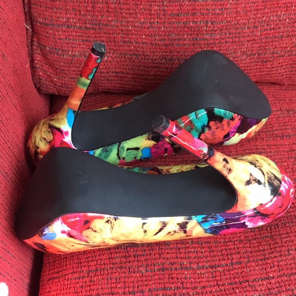 Nala Floral Multicolor Platform Pumps Steve Madden - Picture 8 of 8